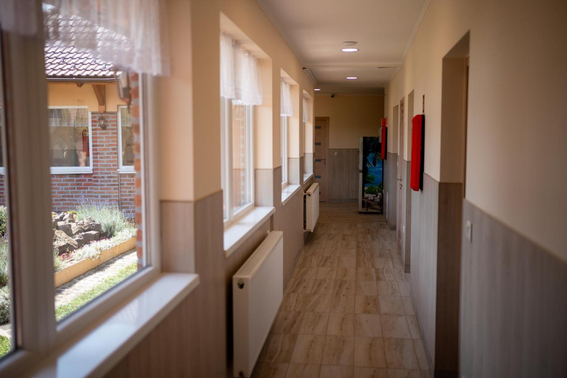 Holiday Apartmanhaz Дьюла Екстер'єр фото