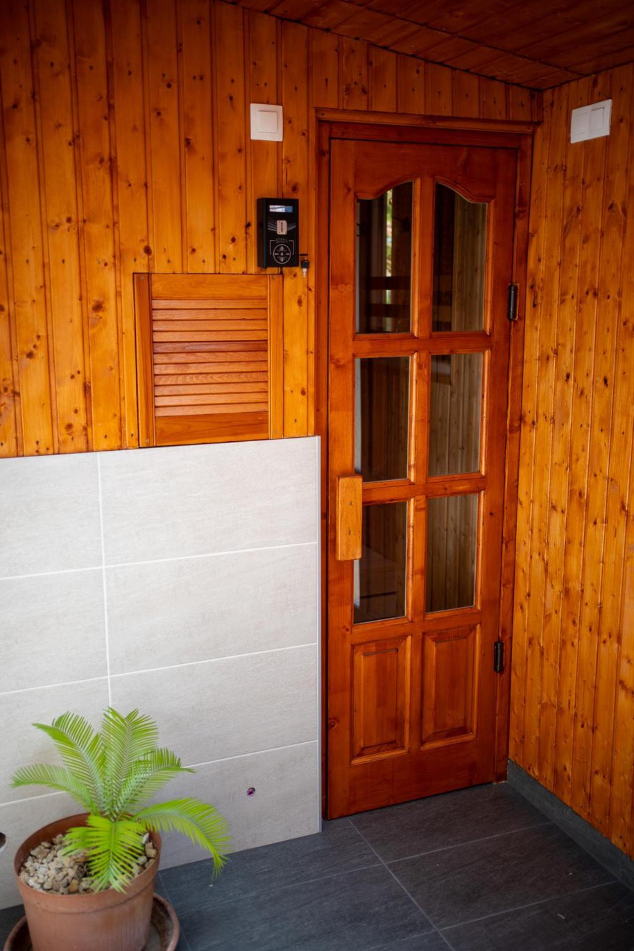 Holiday Apartmanhaz Дьюла Екстер'єр фото