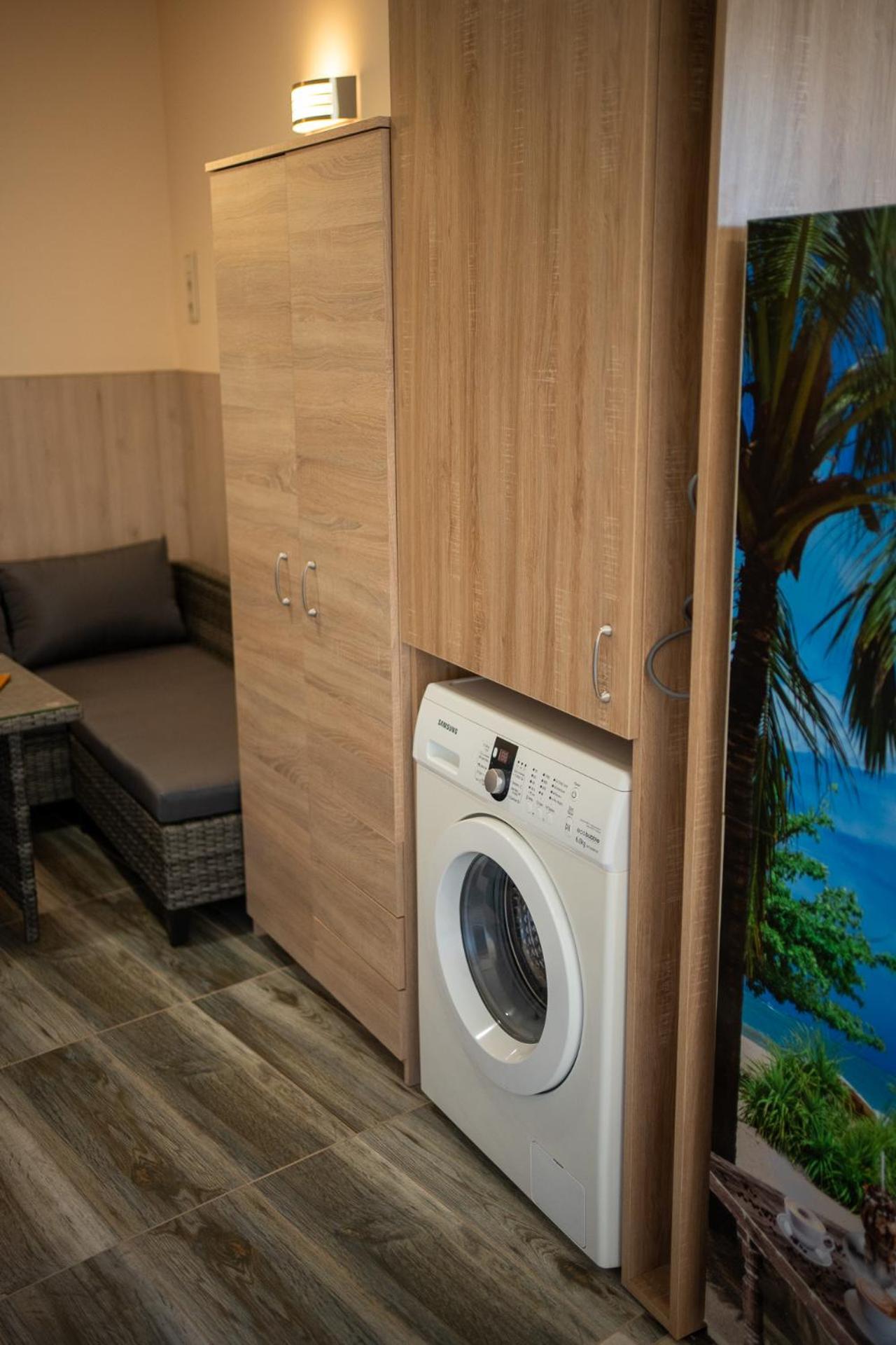 Holiday Apartmanhaz Дьюла Екстер'єр фото