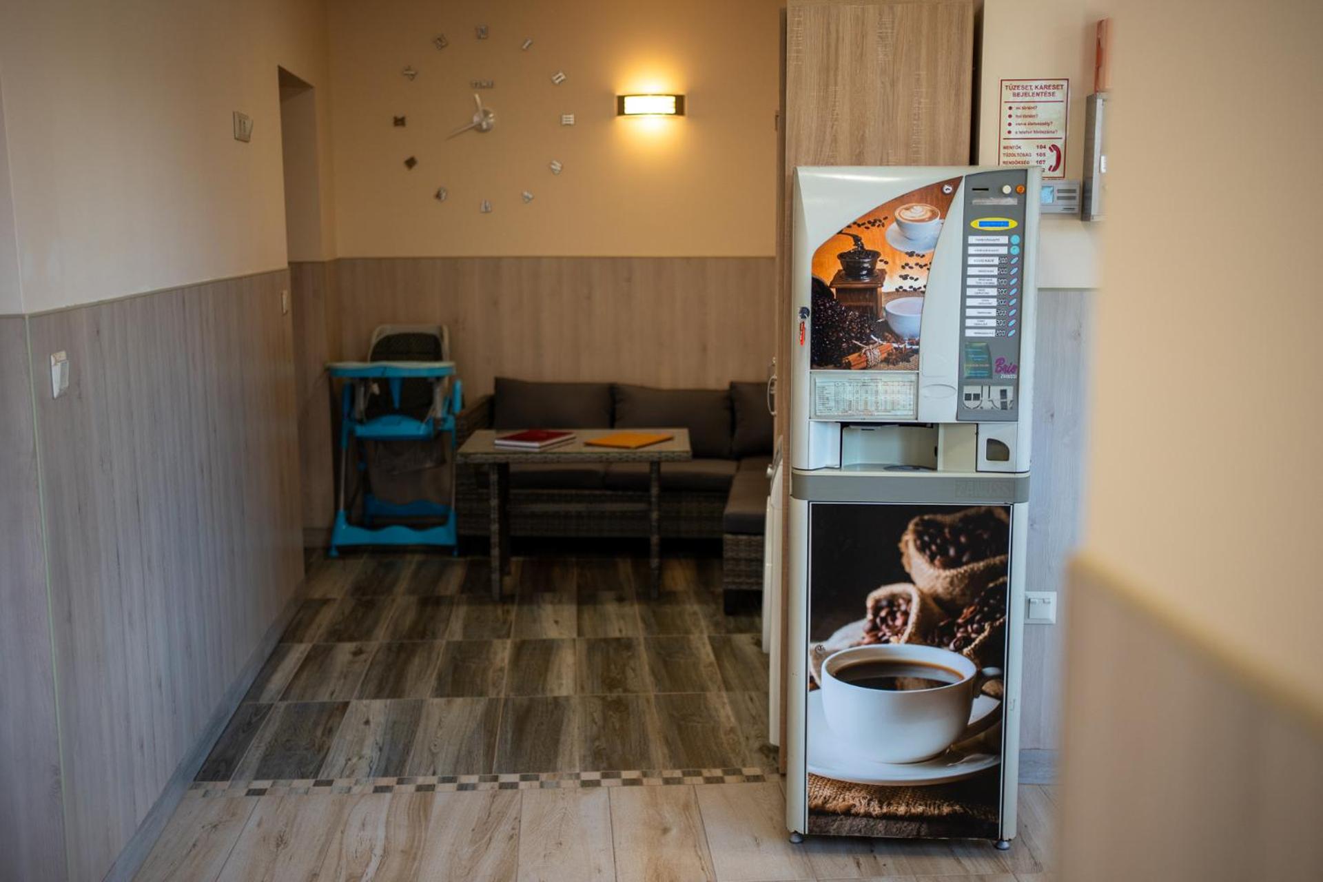 Holiday Apartmanhaz Дьюла Екстер'єр фото