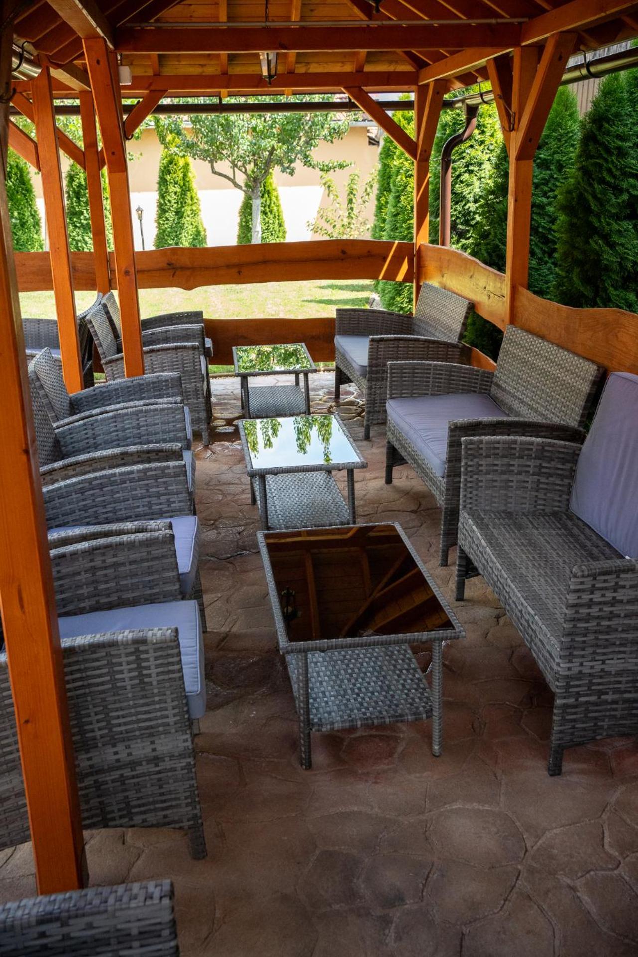 Holiday Apartmanhaz Дьюла Екстер'єр фото