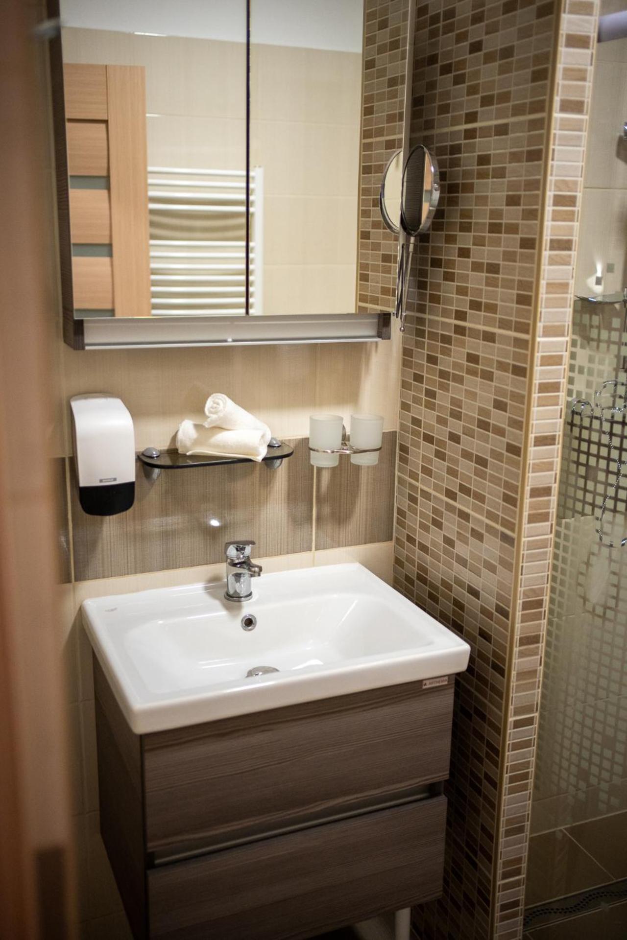 Holiday Apartmanhaz Дьюла Екстер'єр фото